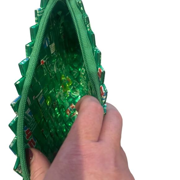 Recycled green gum wrapper clutch - Picture 5 of 7